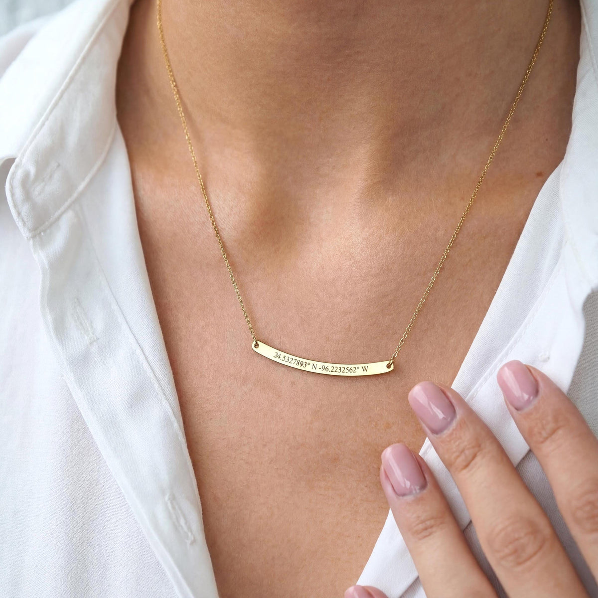 14K Solid Gold Curved Bar Necklace – Personalized Name with Coordinates, main product view