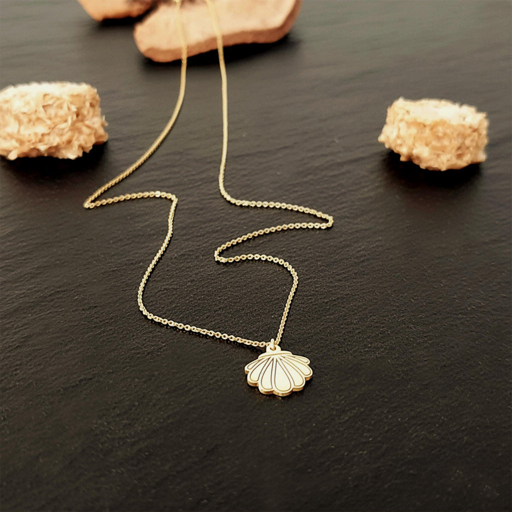 14K Solid Gold Sea Shell Pendant Necklace – Personalized Summer Charm, main product view