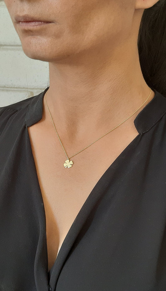 Four leaf clover necklace in 14k solid gold